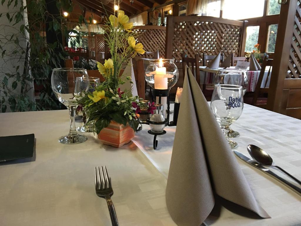 Restoranas ar kita vieta pavalgyti apgyvendinimo įstaigoje Kis-Duna Motel & Camping
