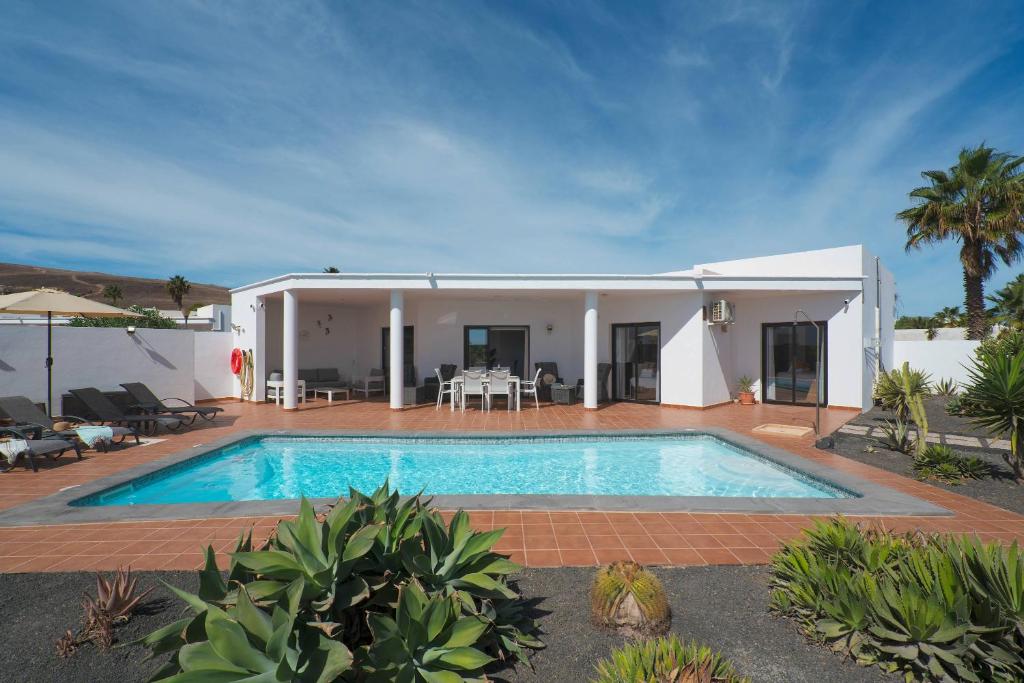 Vista Montana by Optima Villas