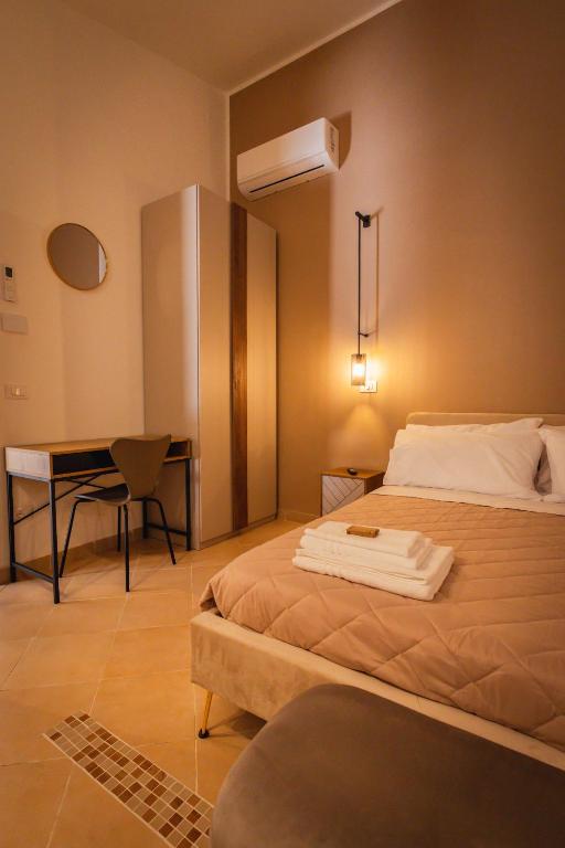 a hotel room with a bed and a desk at Amandelia in Fardella