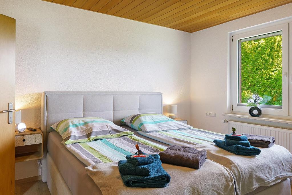 a bedroom with a bed with towels on it at Lärche in Sprakensehl