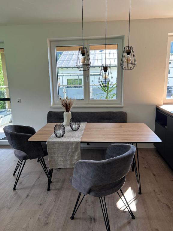 a dining room with a wooden table and chairs at Appartement Bergblick Eben in Eben im Pongau