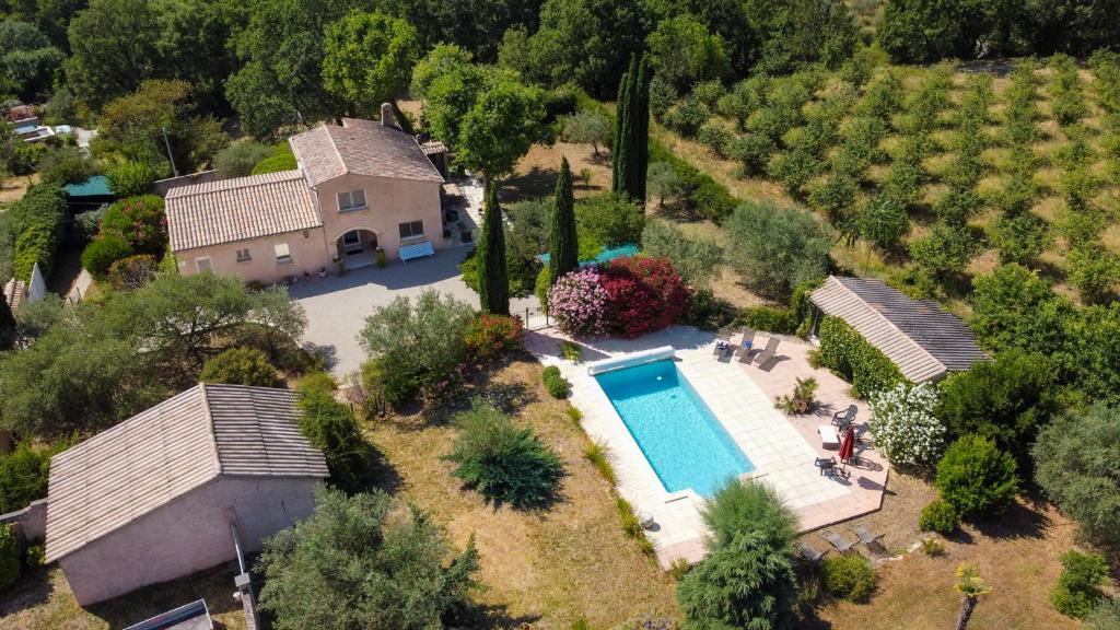 an aerial view of a house with a swimming pool at Soleil de Provence in Nyons