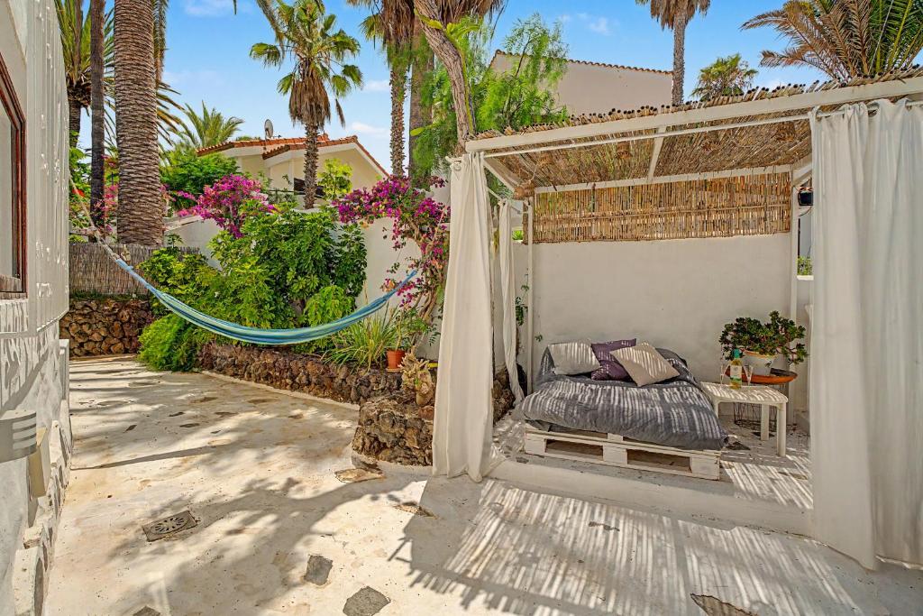 a bedroom with a hammock outside of a house at Oasis Garden, Alegranza in Chayofa