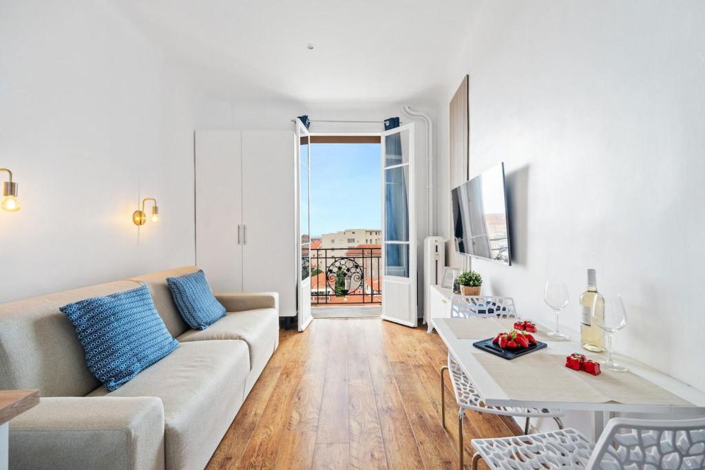 a living room with a couch and a table at LE RIVA - Studio Hyper Centre - Parking - Wifi in Menton