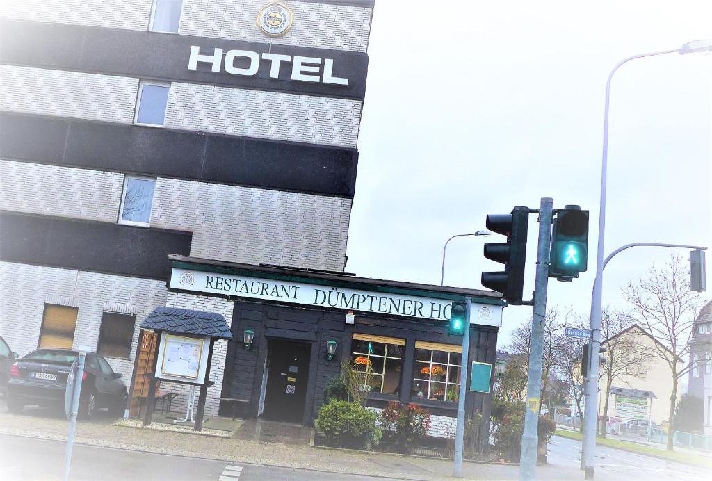 a hotel on the corner of a street with a traffic light at Hotel Dümptener Hof in Mülheim an der Ruhr