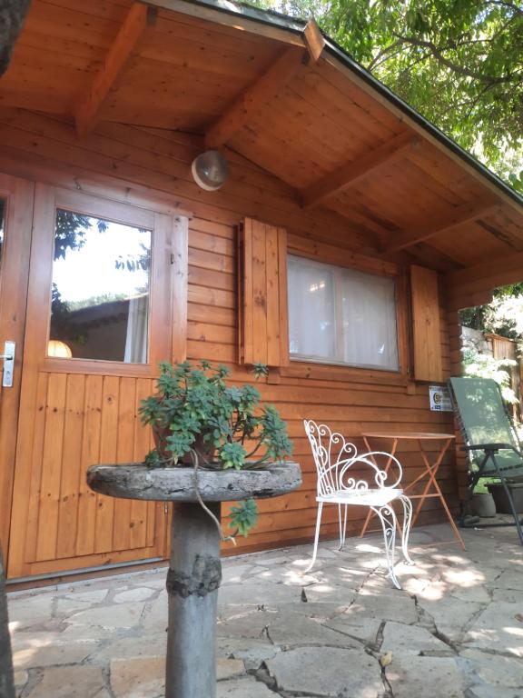 a wooden cabin with a table and a chair in front of it at Chalet au centre de Nice in Nice
