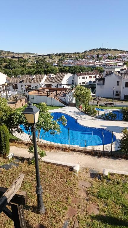 a view of a swimming pool with a street light at La Quimera in El Ronquillo
