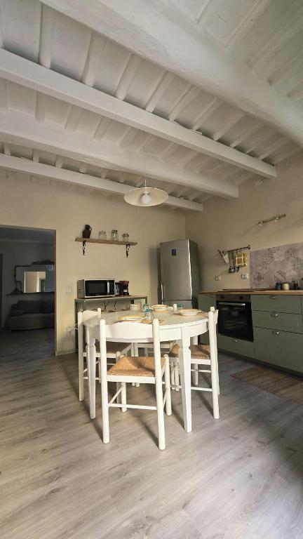 a kitchen with a table and chairs in a room at Casina Da Vinci in Vinci