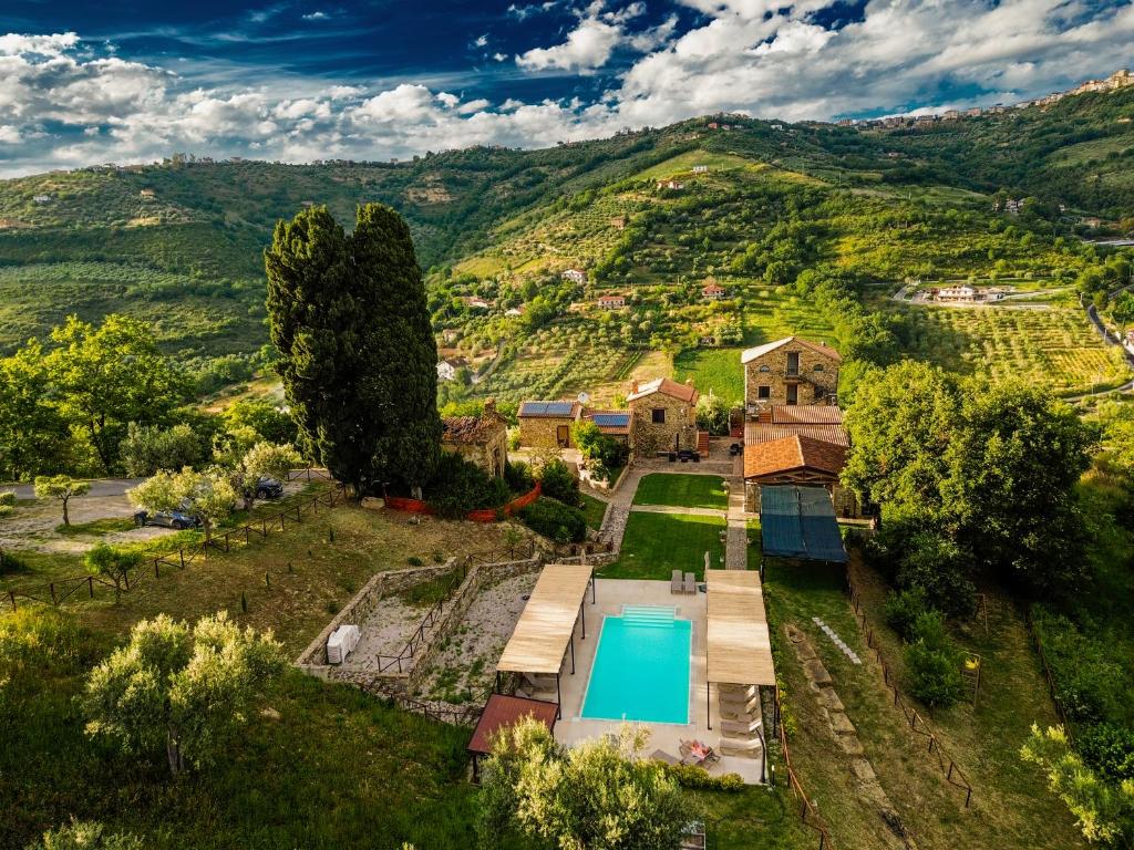 an aerial view of a estate with a swimming pool and a house at Le Querce Farmhouse in Agropoli