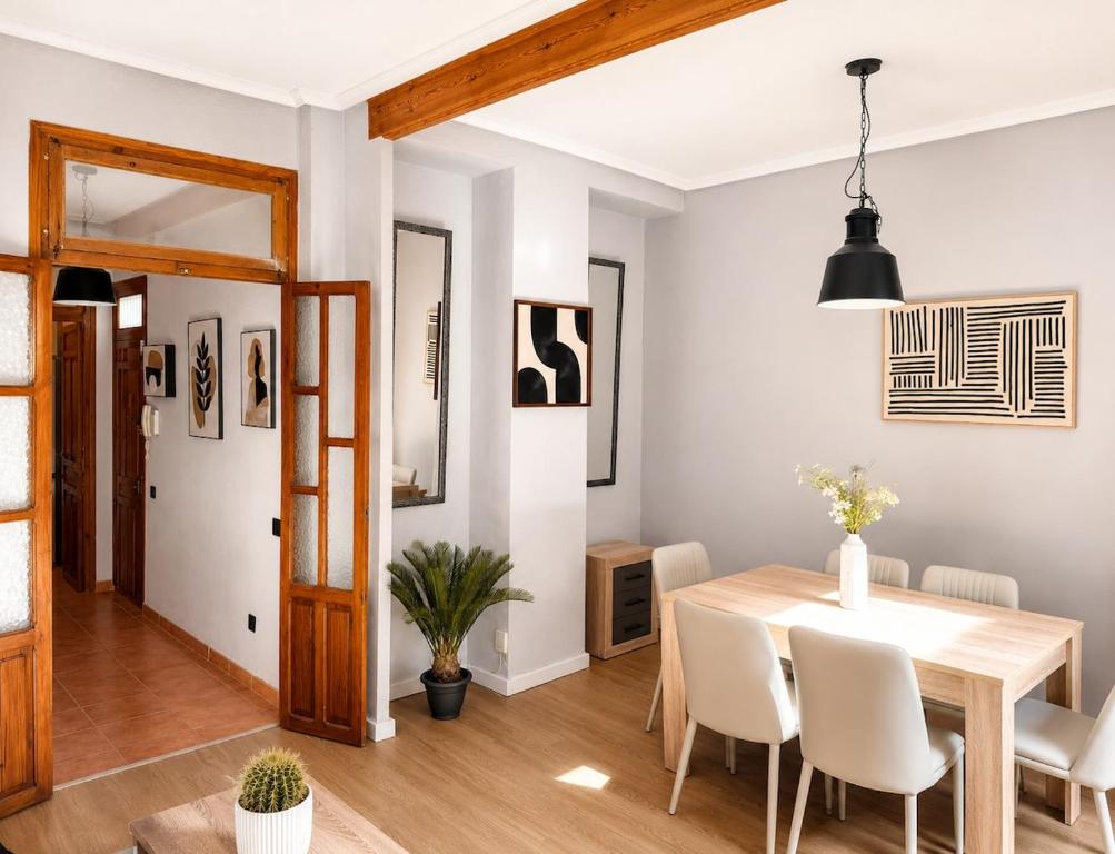 Alicante City Center 3BR - Sleeps 8 - Near Beach