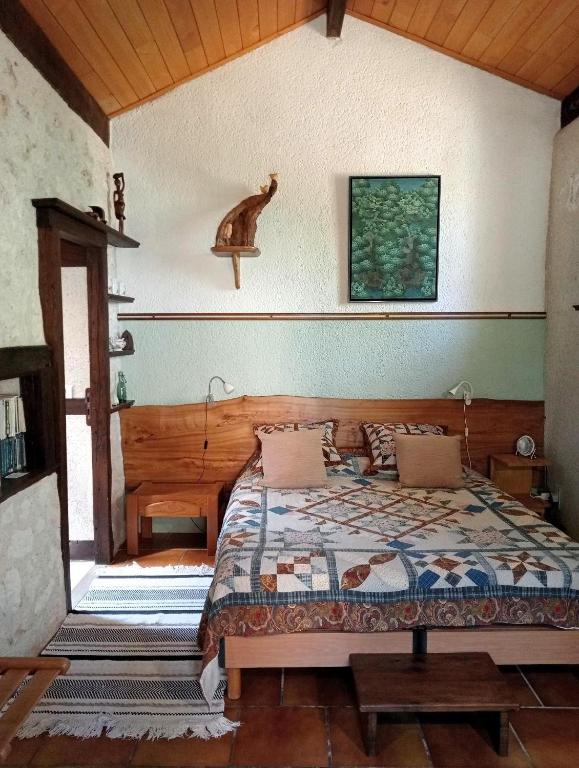 a bedroom with a bed in a room at Ferme de Laspeyrières in Montcuq