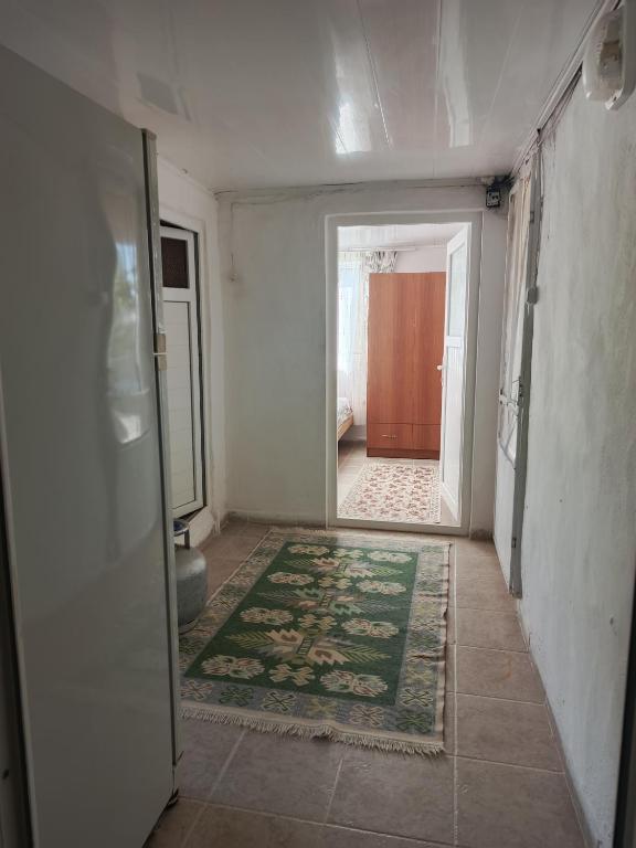 a hallway with a door and a room with a rug at Ocaklar Torunlar Apart in Erdek