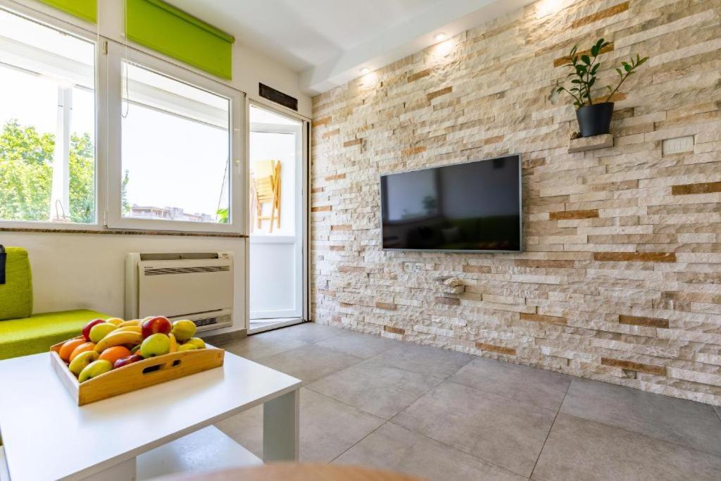Stone & Sun 2BDR apartment with balcony