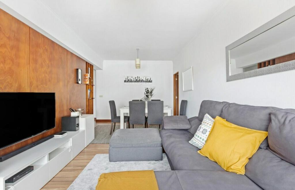 Spacious 3 Bedroom Apartment in Lisbon