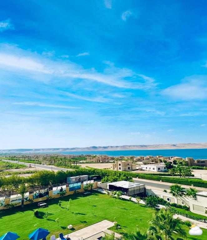 an aerial view of a campus with a green field at منتجع لوريت in Qaryat at Ta‘mīr as Siyāḩīyah