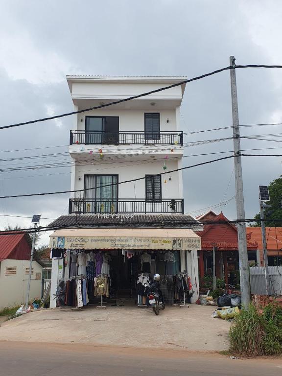 a building with a store in front of it at The Y Shop in Phumĭ Bŏs Tarĕt