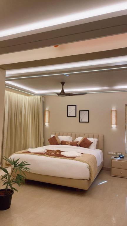 a large bedroom with a large white bed in it at Casa Amarilla Hotel in Dona Paula