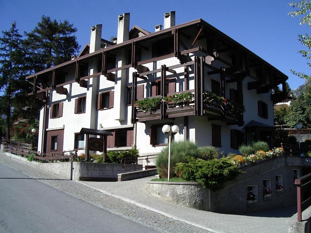 a large white building with a balcony on a street at Hotel Terme in Bormio