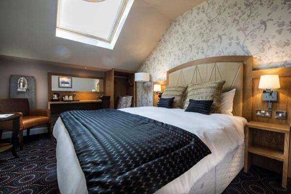 a bedroom with a large bed in a room at Sandford House Hotel Wetherspoon in Huntingdon
