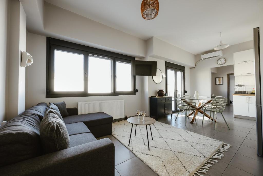 Central Penthouse - Sea & Mountain View