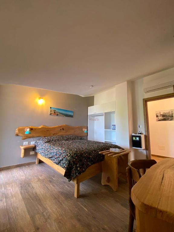 a bedroom with a bed and a table in it at Fuga dalla città in Aidone