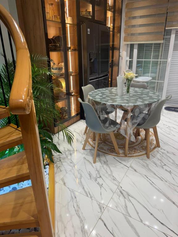 a glass table and chairs on a patio at Apparemment f3 délit Ibrahim in Deli Ibrahim