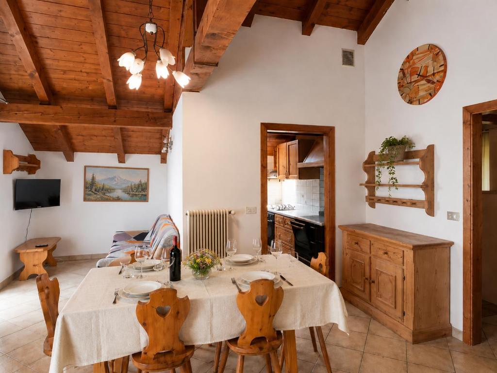 a dining room with a table and some chairs at APPARTAMENTO ROEN - Val di Non in Cavareno