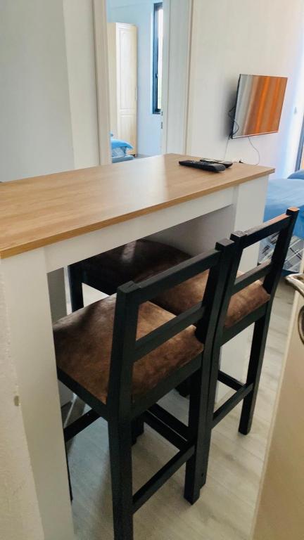 a desk with a chair in a room with a computer at Cozy Apartments in Ulcinj