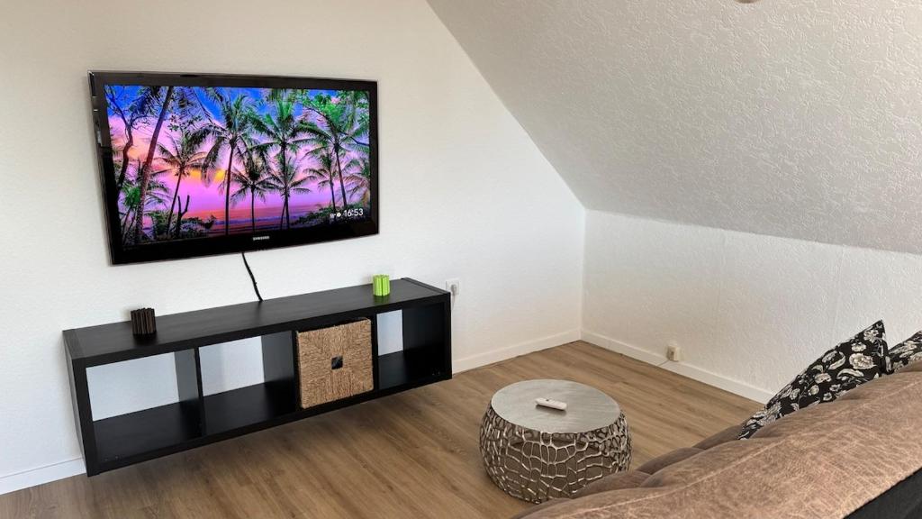 a living room with a flat screen tv on a wall at Urban Style trifft Heideflair in Schneverdingen