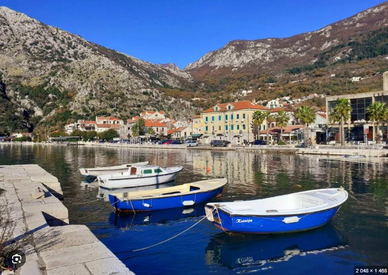 three boats are docked in a body of water at Vista View Apartments in Risan