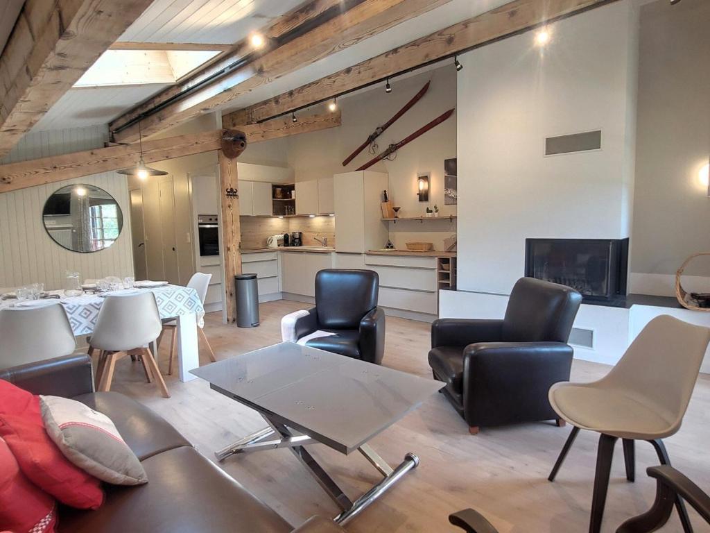 Penthouse rénové pour 6 avec balcon et cheminée