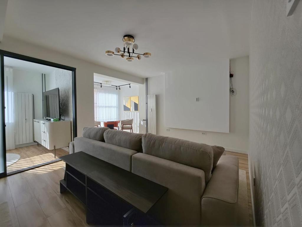 a living room with a couch and a table at Negotin Centar Boutique Residence in Negotin