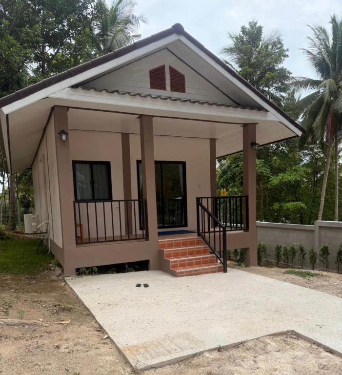 a small house with a porch at PnppGreenhill in Ko Phangan