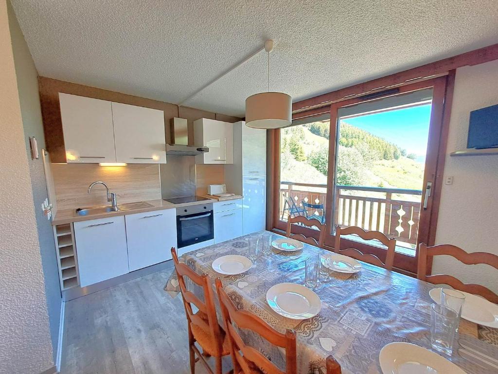Duplex moderne aux Deux Alpes avec vue montagnes et balcon, parking inclus