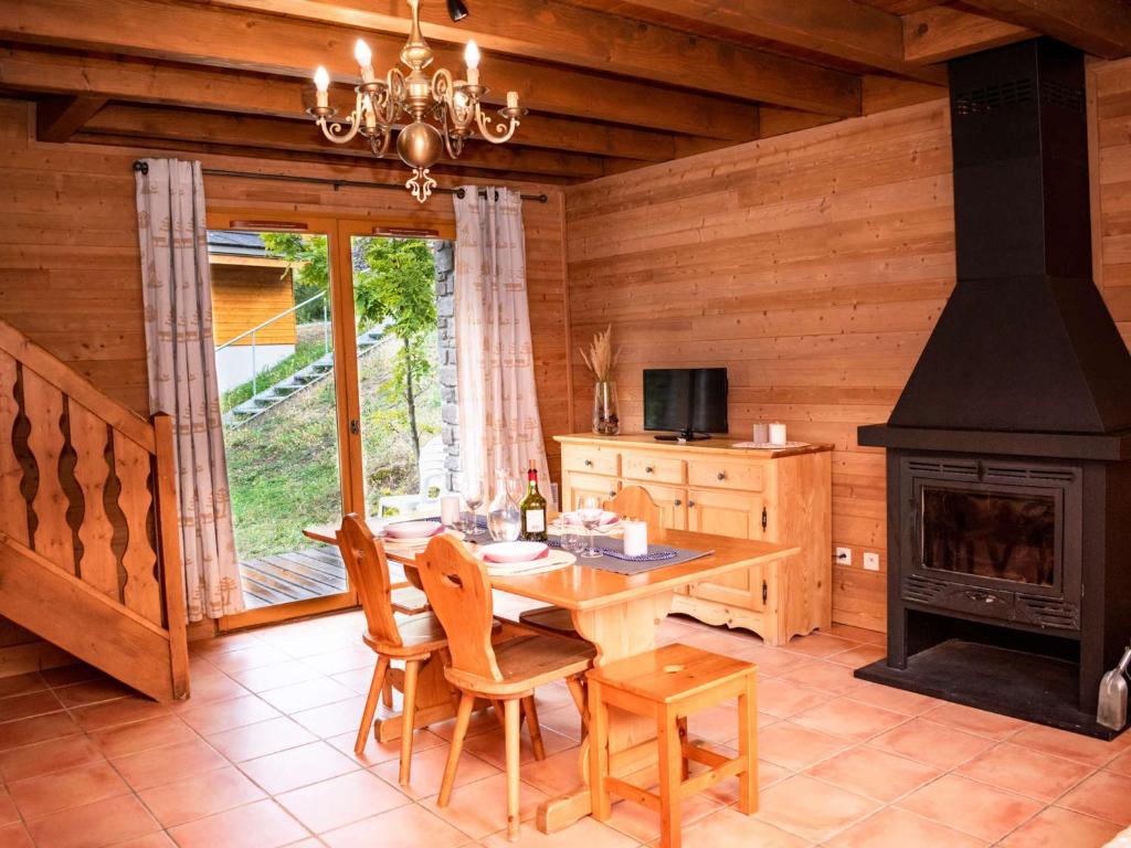 a dining room with a table and a fireplace at Chalet familial 6 pers avec parking à Pra Loup - FR-1-504-364 in Uvernet