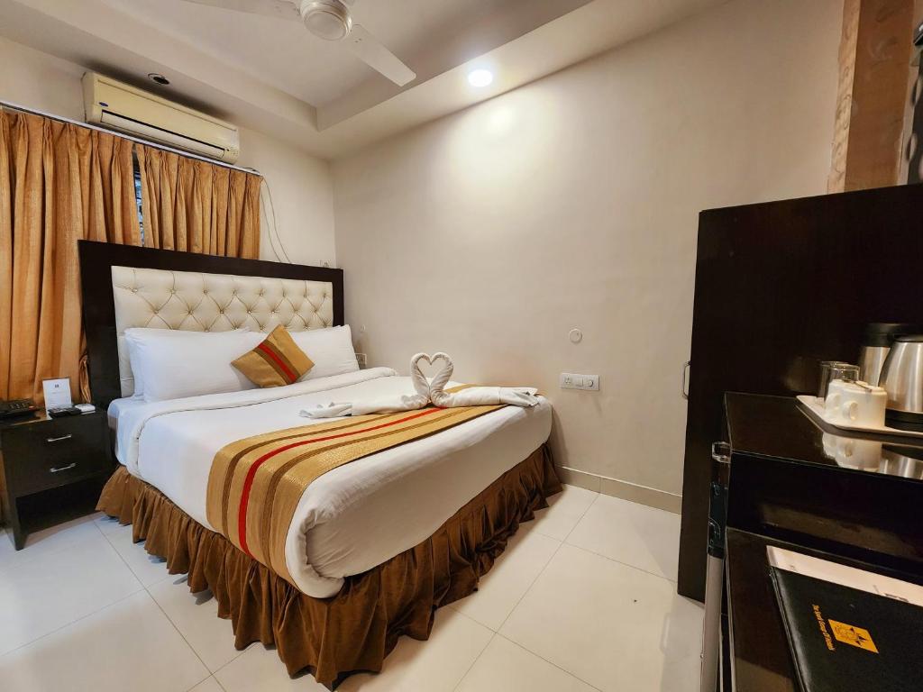 a bedroom with a large bed in a room at Hotel Housez 43 in Kolkata