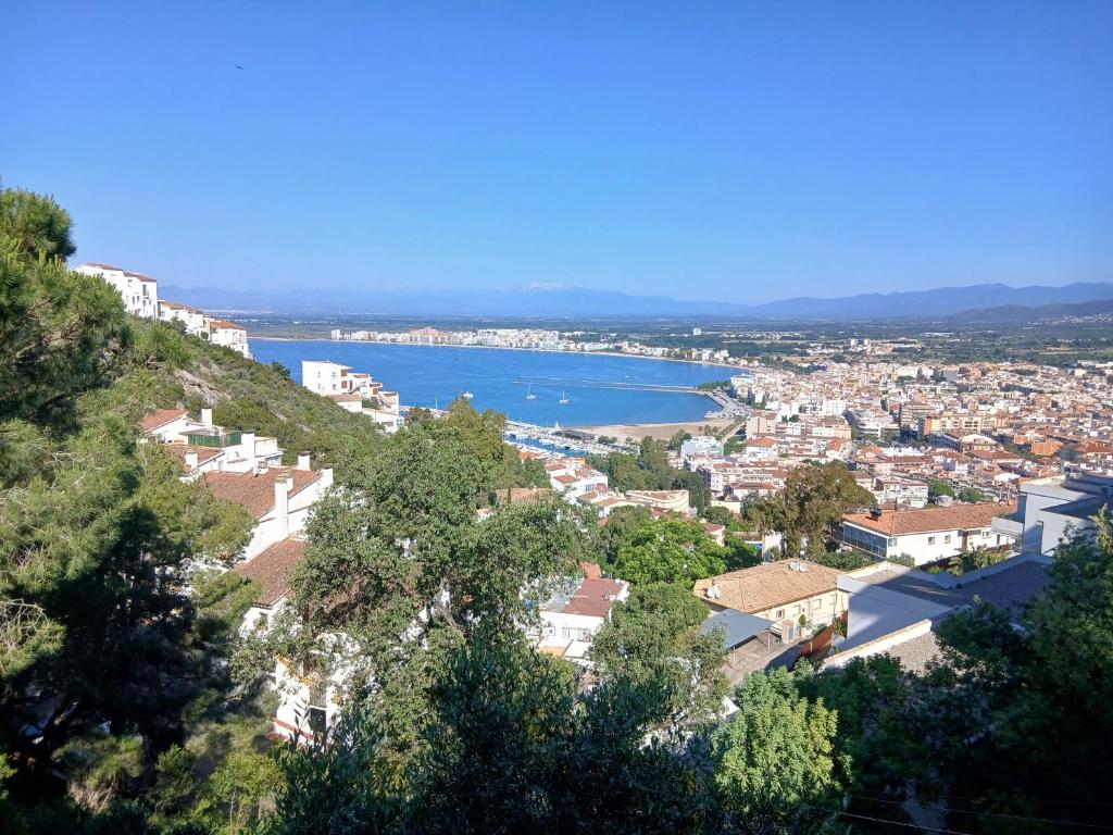 Charmant appartement avec vue sur mer et montagne