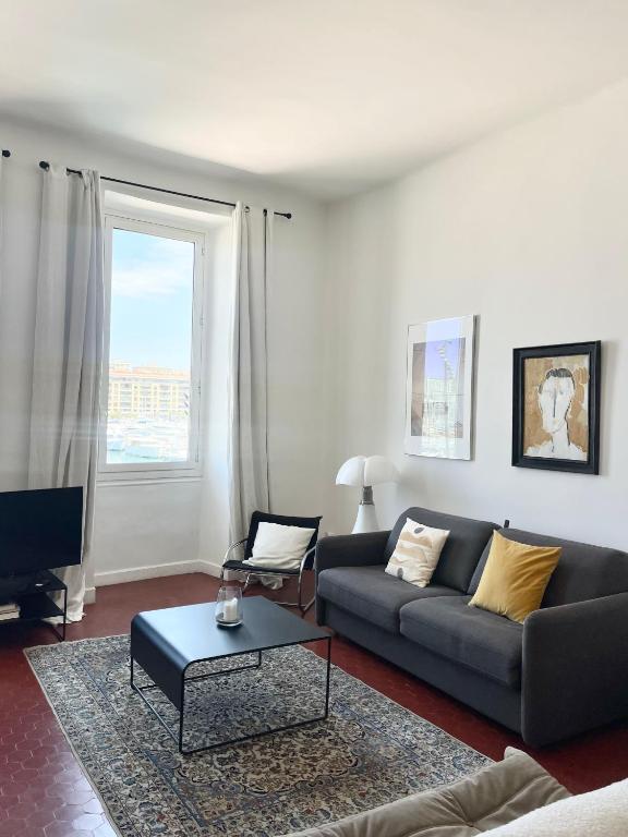 Artistic flat in trendy area, Vieux port