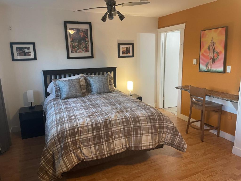 a bedroom with a bed and a table and a desk at Bayside Inn in Alert Bay
