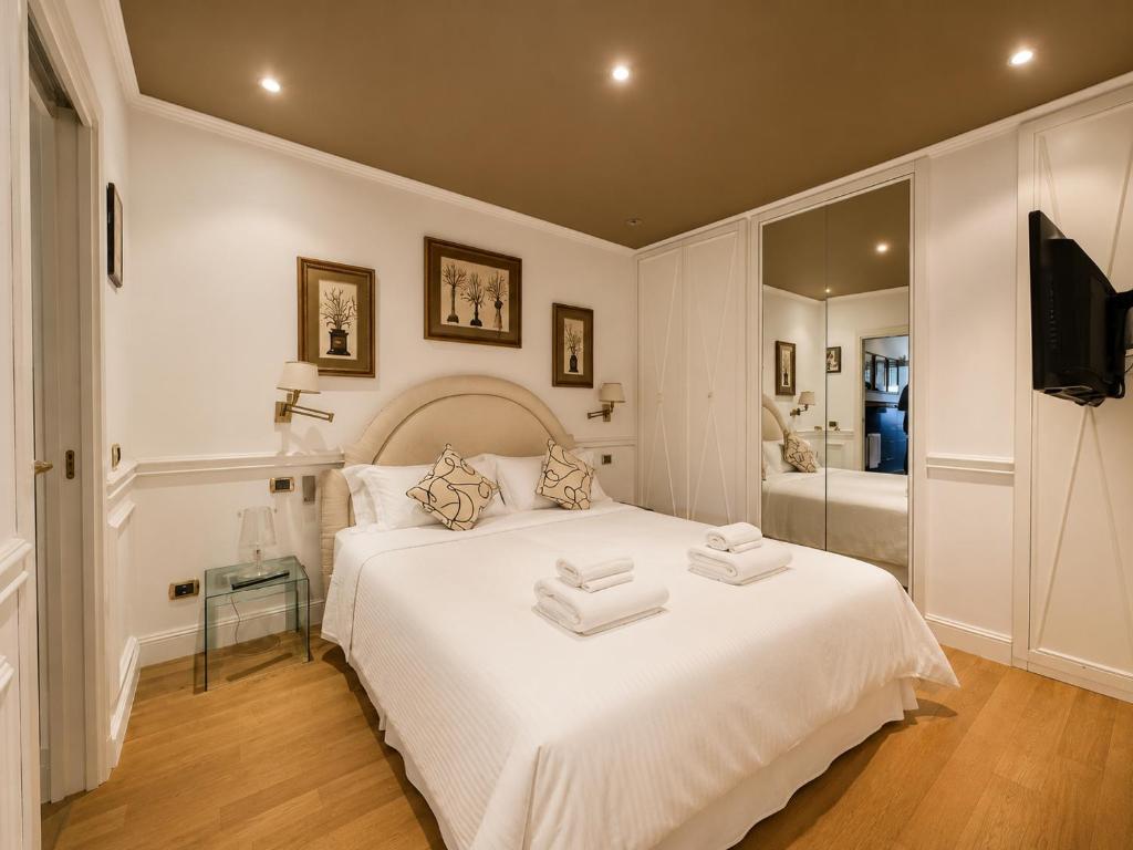 Castel Sant'Angelo 90 - Apartments near Piazza Cavour by RHR
