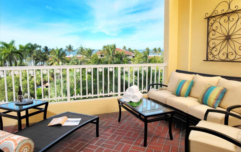 Uma varanda ou terraço em La Playa Beach & Golf Resort, a Noble House Resort