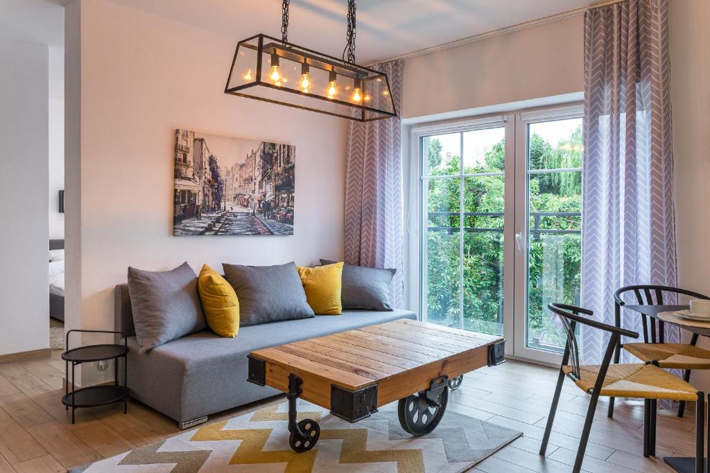 a living room with a couch and a table at Apartamenty 9A Zgorzelec - Centrum in Zgorzelec