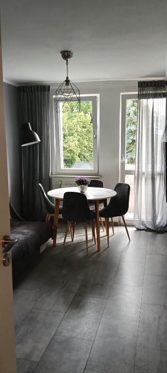 a living room with a table and chairs and a window at Apartament w centrum in Biskupiec