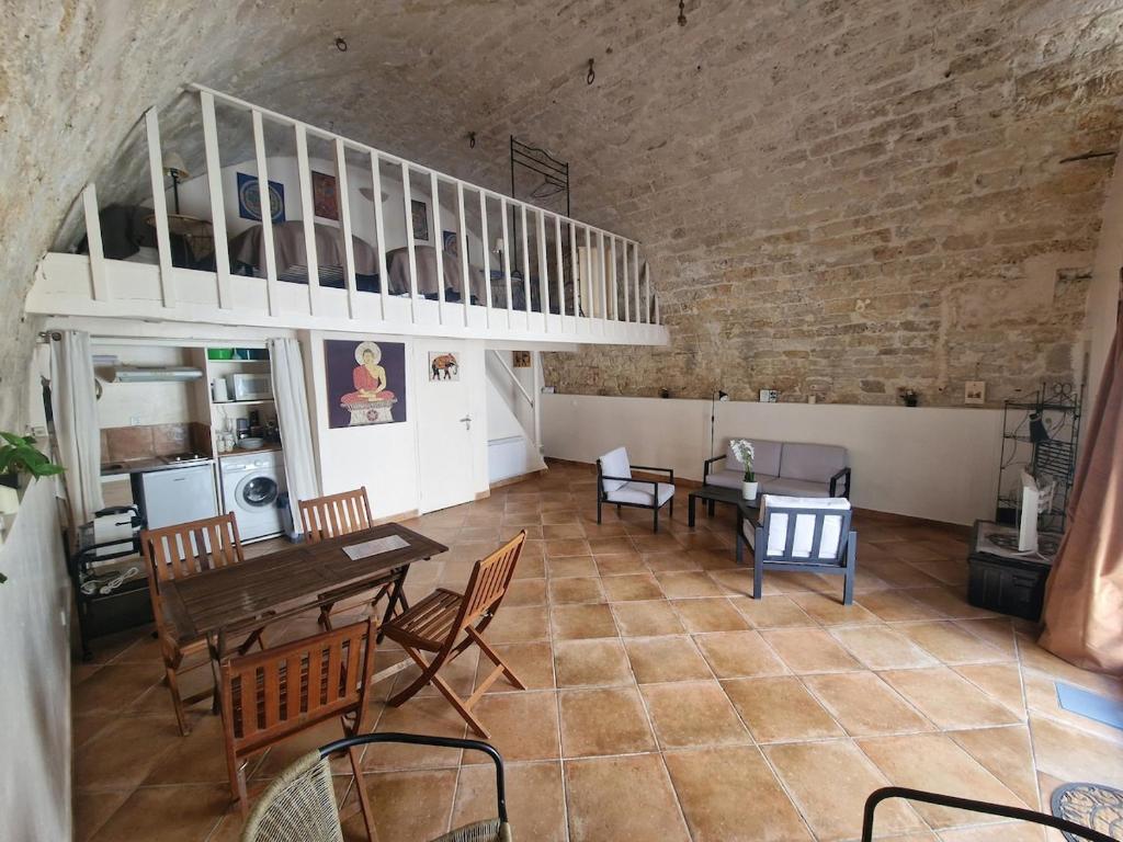 50 m2 loft with vaulted ceilings center of Montpellier