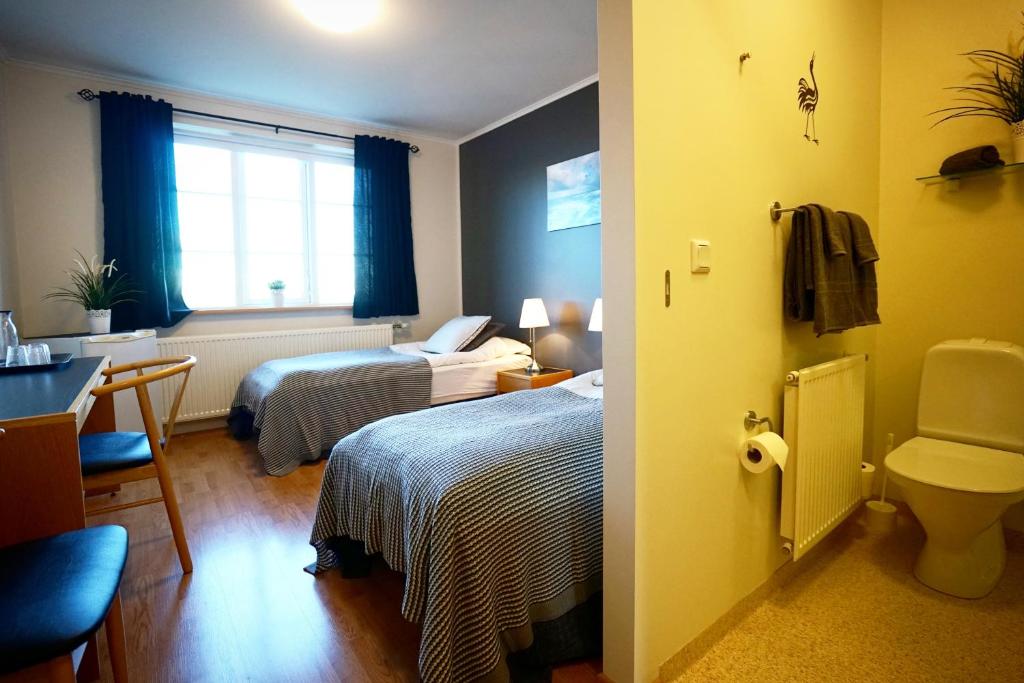 Postel nebo postele na pokoji v ubytování Grenivik Guesthouse