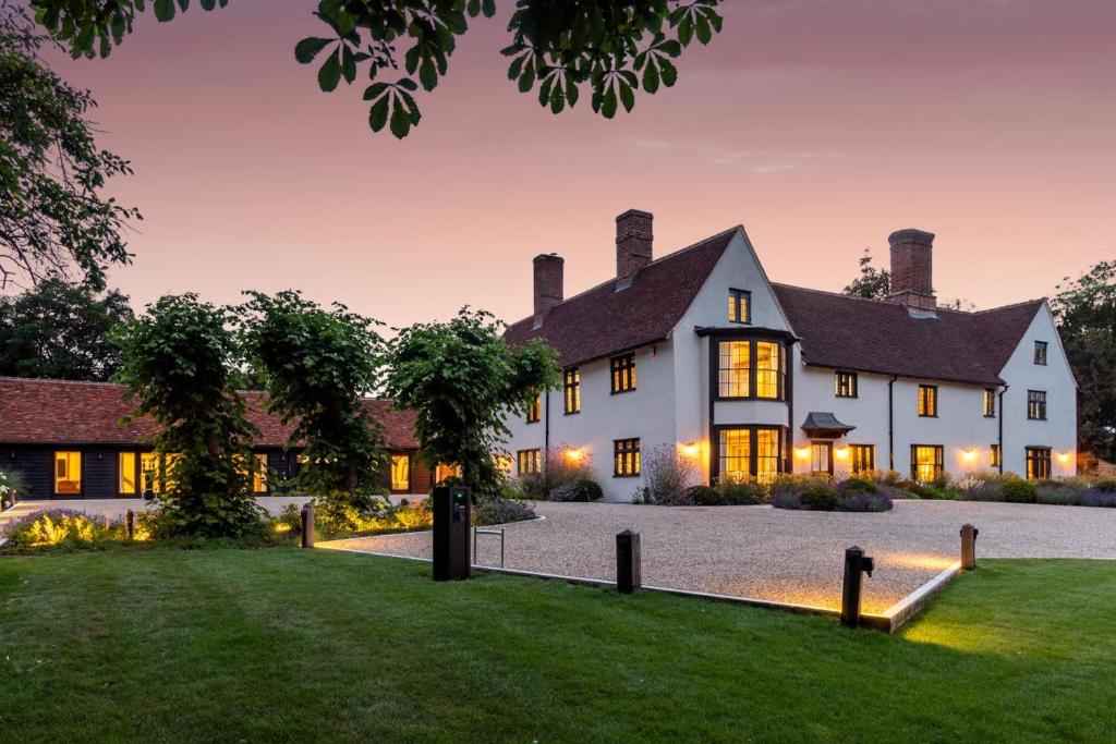 an estate with a large white house at 11 Bed in Stebbing oc-p34450 in Stebbing