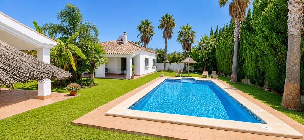 Andalusian holiday home 6 pax with community pool
