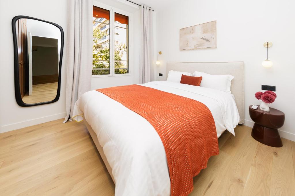 Cannes Croisette Renovated Luxury apartment
