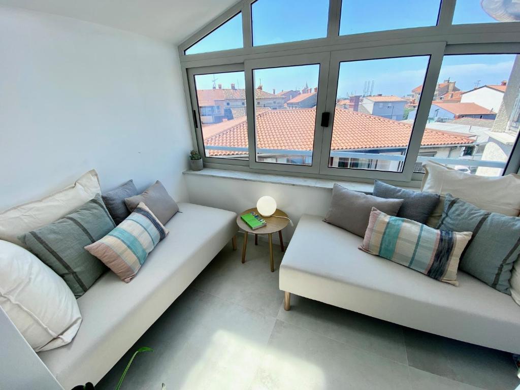 Top Floor 2-Bed, New Kitchen & Bathroom near Arena