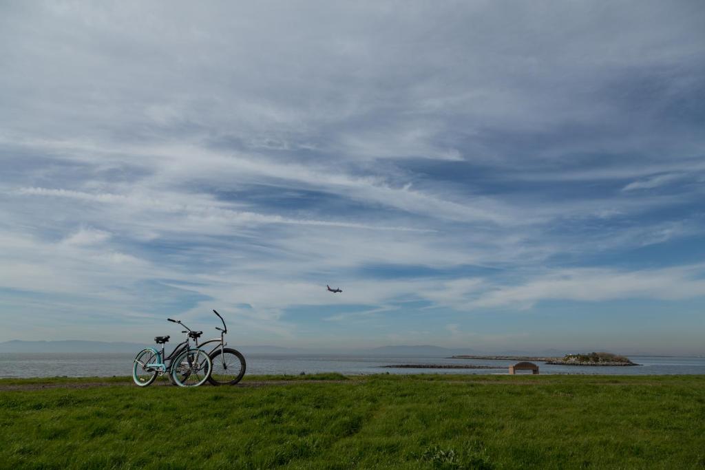 The Marina Inn on San Francisco Bay photo